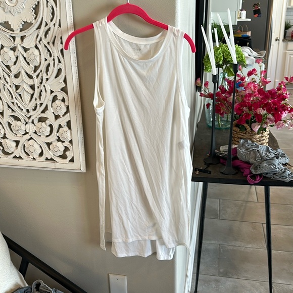 Old Navy Active Tee - Picture 2 of 2